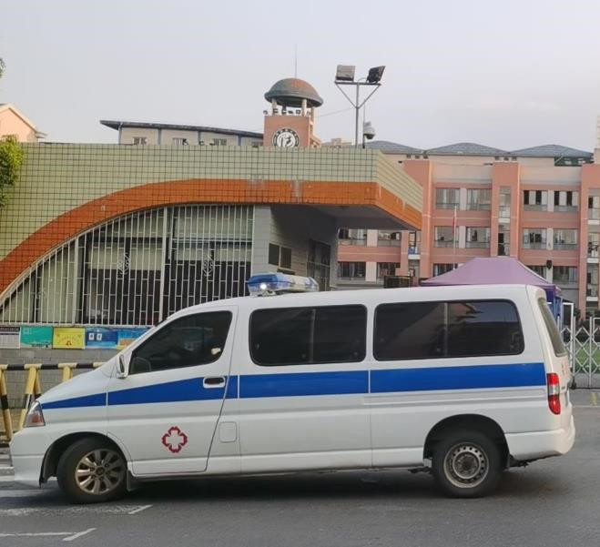 固安救护车出租护送骨折病人一公里多少钱